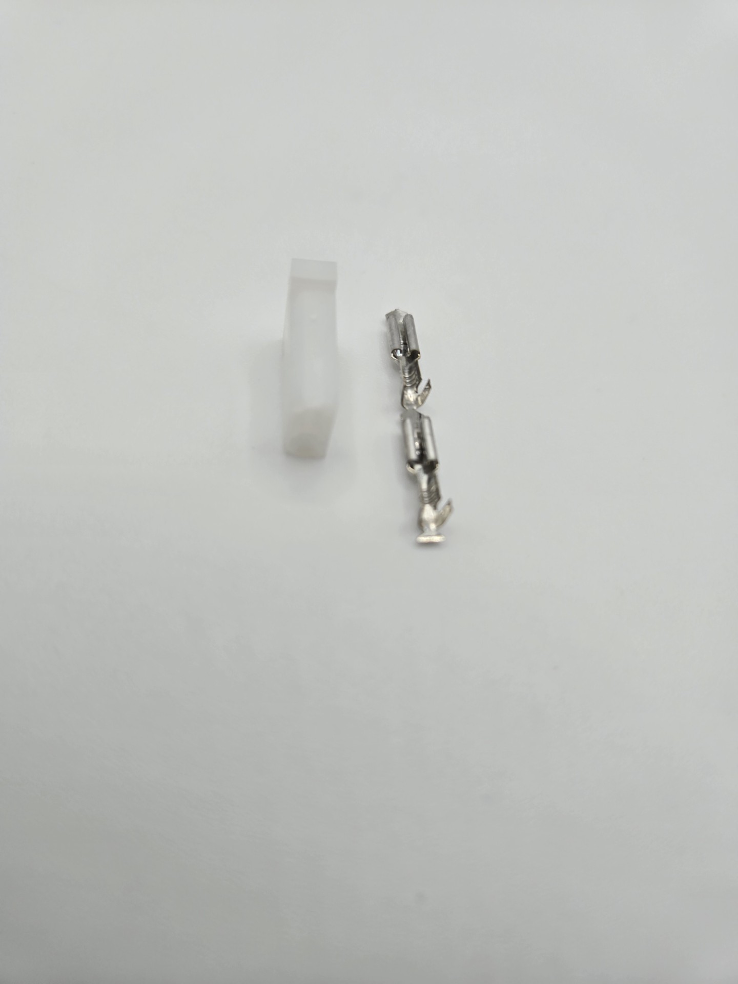E30 Fuel Pump Connector - Image 4