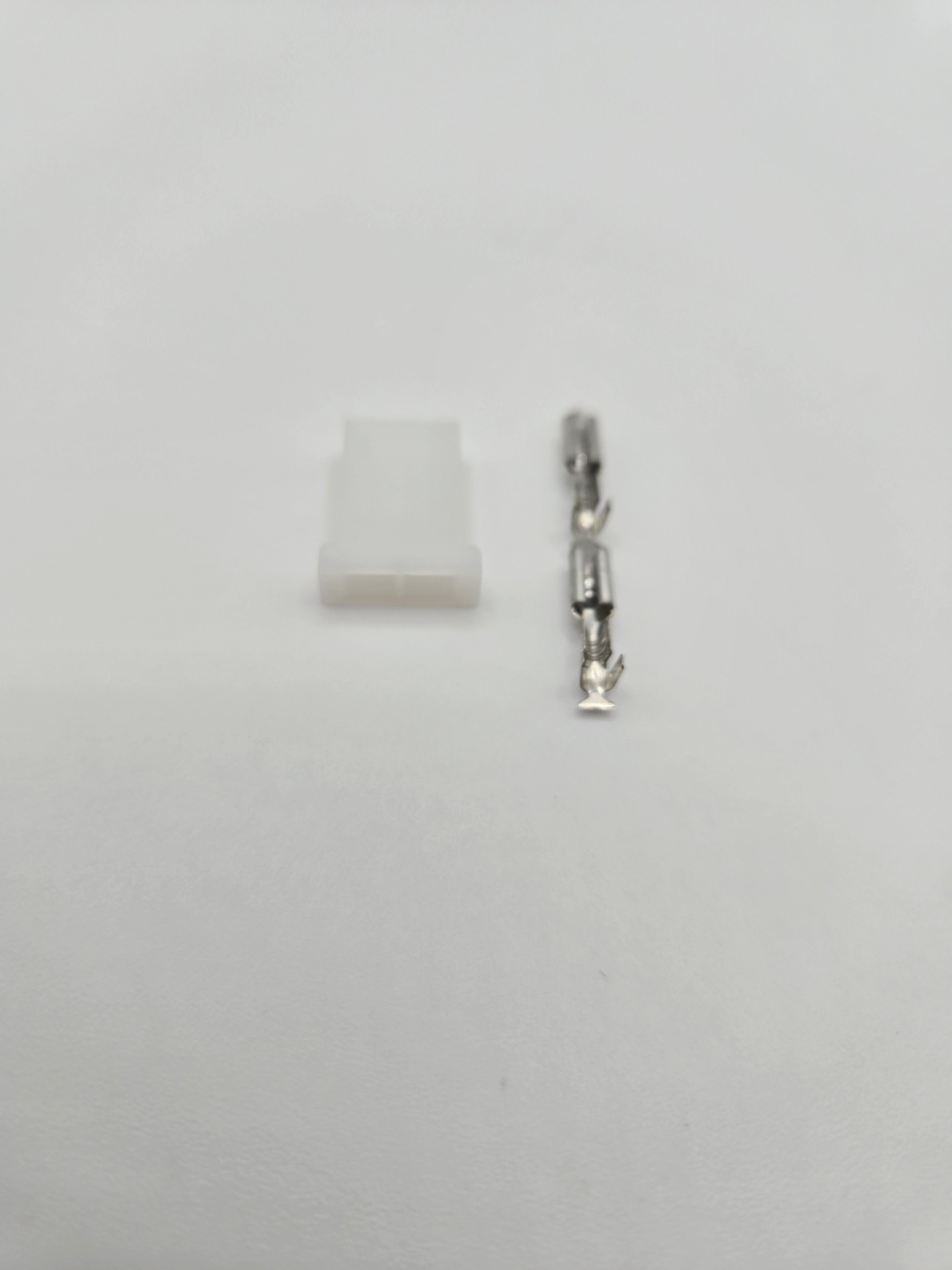 E30 Fuel Pump Connector - Image 2