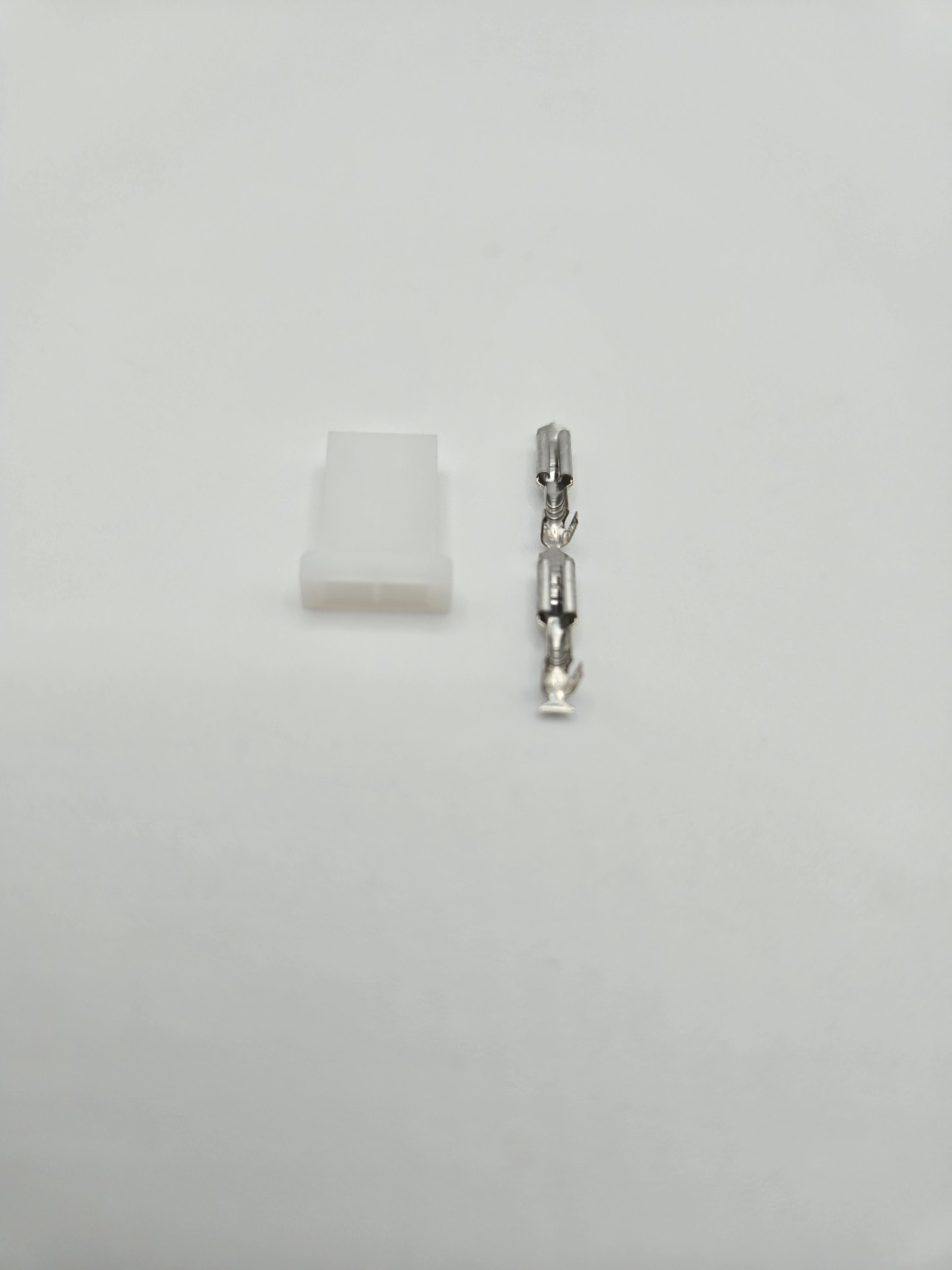E30 Fuel Pump Connector - Image 3